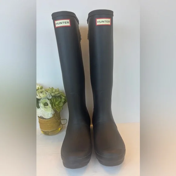 Hunter Black Rain Boots SIZE 8 tall retail $190 - Picture 1 of 14